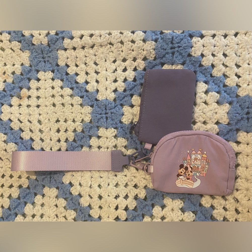 NEW Disney “it’s a small world” Mickey & Friends Wristlet Pouch Set NWOT